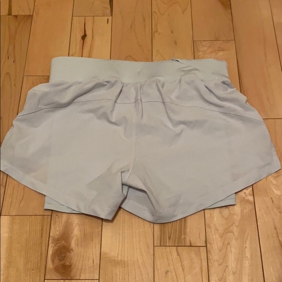 Under Armour XS never worn two layer shorts - Picture 2 of 7